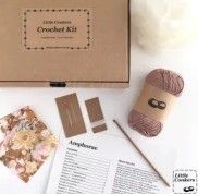 Маленькие крючки для вязания, предназначенные для изготовления свитеров, подарочных пакетов и красочной кружевной пряжи.