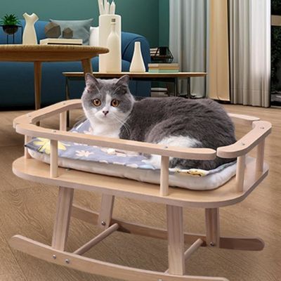 Деревянная кровать для кошек и маленьких собак