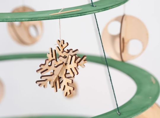 Создайте праздничную атмосферу с нашим деревянным рождественским деревом Alberello