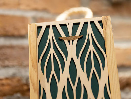 Четырехугольная деревянная коробка с вином с печатным изображением