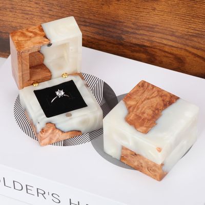 Элегантная деревянная кольцевая коробка для упаковки ювелирных изделий