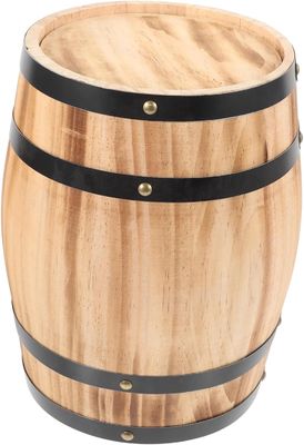 Деревянная бочка с винным винным напитком из натурального дерева