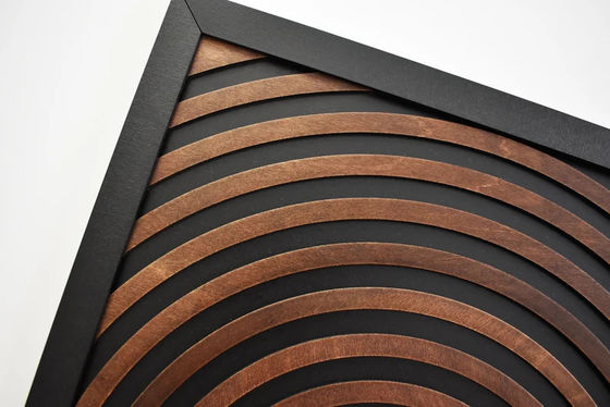 Супермаркет должен иметь набор из 3 больших текстурированных геометрических деревянных стеновых панелей