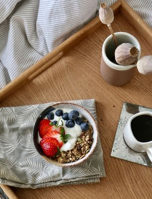 Четырехугольный ореховый деревянный поднос с ручками по вашему запросу