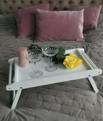 Четвероугольный завтрак в ложе с складывающимися ножками, сэкономить место и насладиться индивидуальными закусками