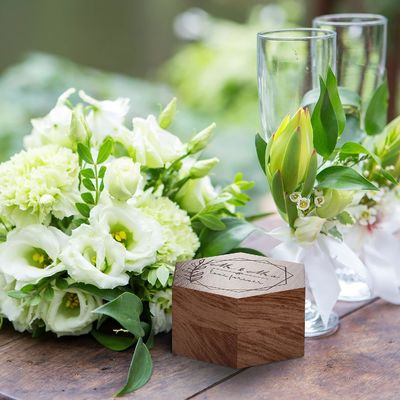 Массивное дерево на заказ 2 слота Подарочная упаковка с логотипом Деревянная кольцевая коробка для обручального кольца