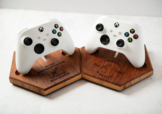 Регулируемая стойка для игроков Идеальное сочетание бамбука и акрила для оптимальной игры