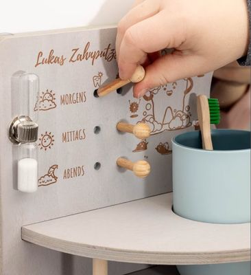 Тема любви Детская зубная щетка с деревянным зеркалом и экономия места