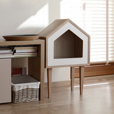 Дом для кошек в естественном дереве с контейнерами для хранения