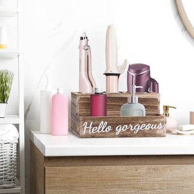 Безупречно убирайте ванную с помощью этого деревянного сушилки для волос и выпрямляющего устройства