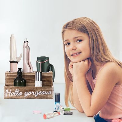 Безупречно убирайте ванную с помощью этого деревянного сушилки для волос и выпрямляющего устройства