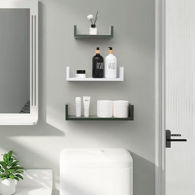 Белые и зеленые стенные шкафы для микроволновой печи