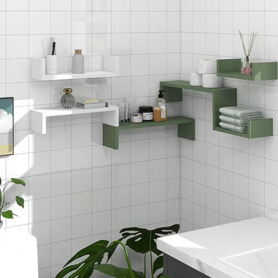 Белые и зеленые стенные шкафы для микроволновой печи