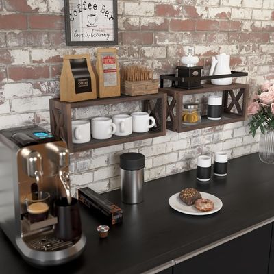 Сберегите пространство с деревянными полками и ограждением