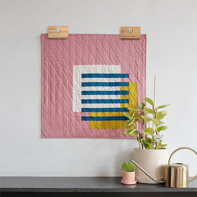 Многофункциональный текстильный искусственный вешалок из волокна, подходящий для различных предметов одежды и домашнего декора