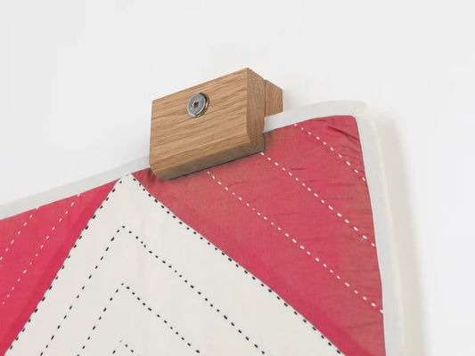 Многофункциональный текстильный искусственный вешалок из волокна, подходящий для различных предметов одежды и домашнего декора