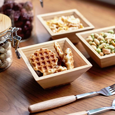 Деревянная салатная миска с натуральными бамбуковыми квадратными мисками и организатором сухофруктов