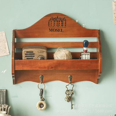 Конструкция деревянной полки для клавиатуры и почтового организатора для установки на стену