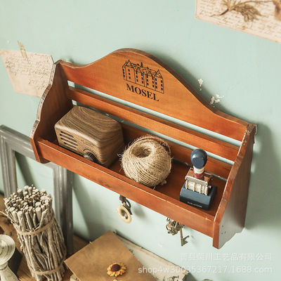 Конструкция деревянной полки для клавиатуры и почтового организатора для установки на стену