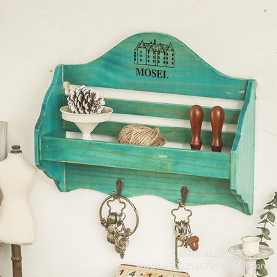 Конструкция деревянной полки для клавиатуры и почтового организатора для установки на стену