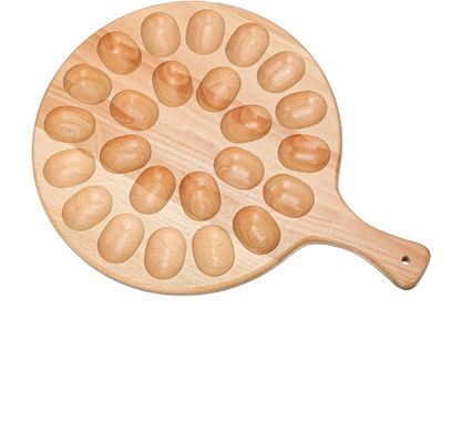 Деревянная яичная тарелка и картофель для пасхального рождественского дизайна