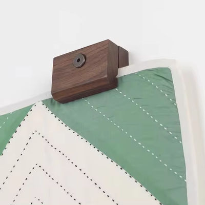 Вешалка для текстильной одежды настенная для гобелена и одежды