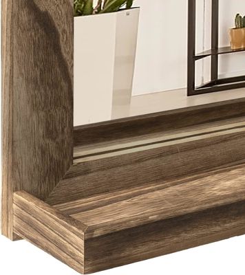 Большое количество деревянного декора на ферме Стенное зеркало с выгодой на полке и числом уровней