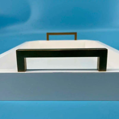 Приемлемый белый деревянный поднос с ручками из дерева акации