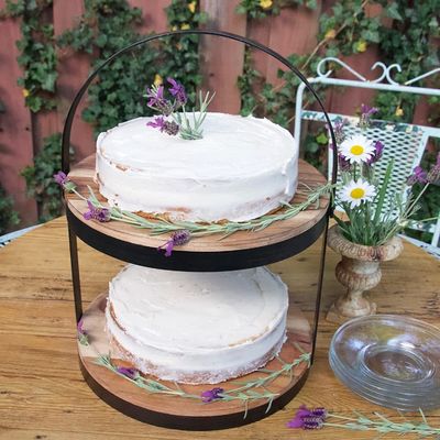 По Вашему запросу 2-уровневый деревянный поднос с металлическим держателем