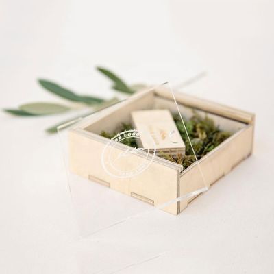 Небольшая квадратная деревянная резчатая упаковочная коробка со скользящей крышкой Экологический и элегантный дизайн
