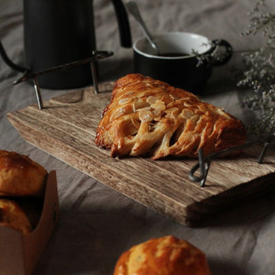 Рустический сервисный поднос из натуральной древесины с металлическими ручками OEM ODM принято