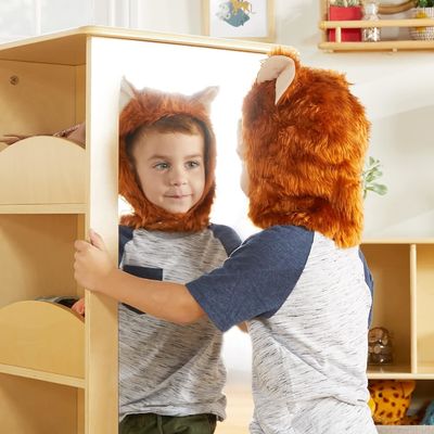 Детская игрушка с двумя зеркалами и крюками в современном дизайне