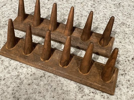 Двухуровневый пользовательский деревянный ювелирный кольцо пальца дисплейный стенд организатор с логотипом дизайн