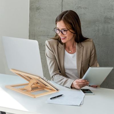 Настраиваемый логотип складной деревянный ноутбук подъемник регулируемый компьютерный стенд