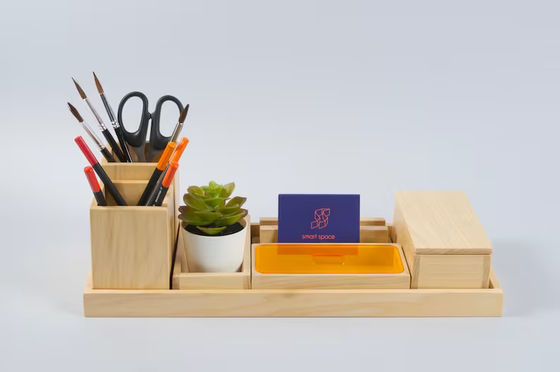 Настроенные деревянные аксессуары для рабочего стола - идеальный подарок для мужской офисной организации.