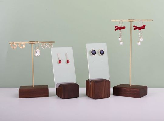 Маленькие серьги - идеальное решение для организации коллекции ювелирных изделий