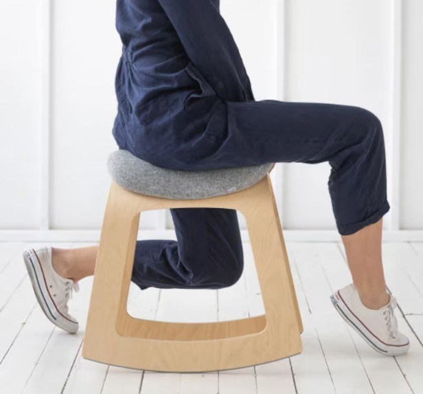 Типография Домашний офис Эргономический седловой стул с современной деревянной конструкцией