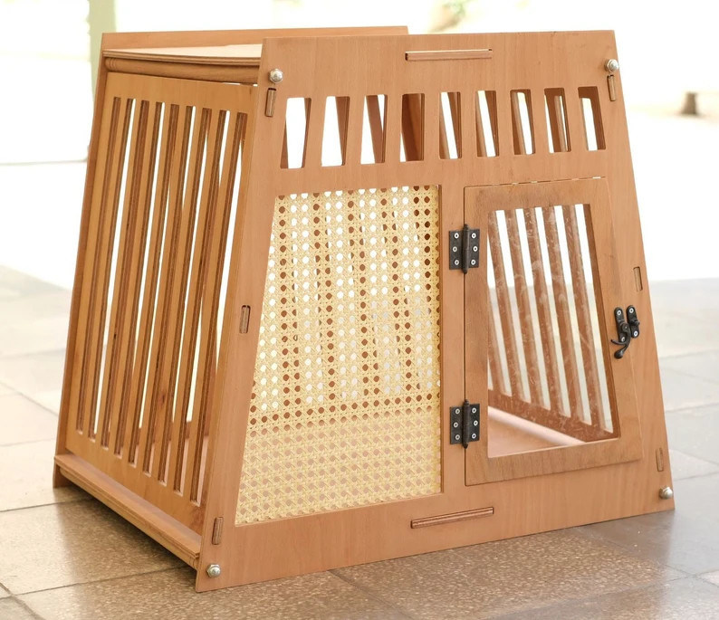 Дом для собак и кошек с дверью в белом цвете