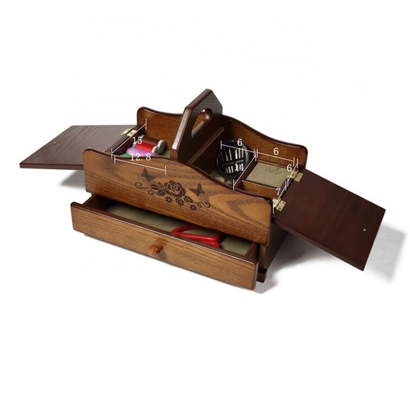 Удобное деревянное кладовое хранилище с современным складом и легкой организацией